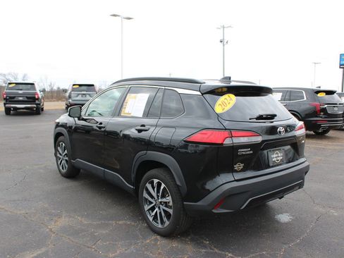 Used 2024 Toyota Corolla Cross XLE image 7