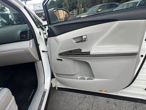 Used 2015 Toyota Venza XLE image 30