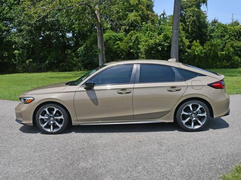 Used 2025 Honda Civic Sport Touring image 2