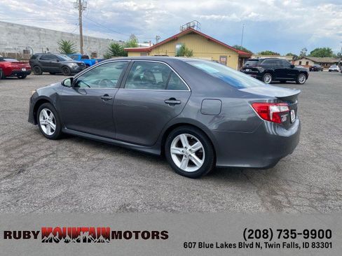 Used 2013 Toyota Camry SE w/ Preferred Accessory Pkg FWD image 5