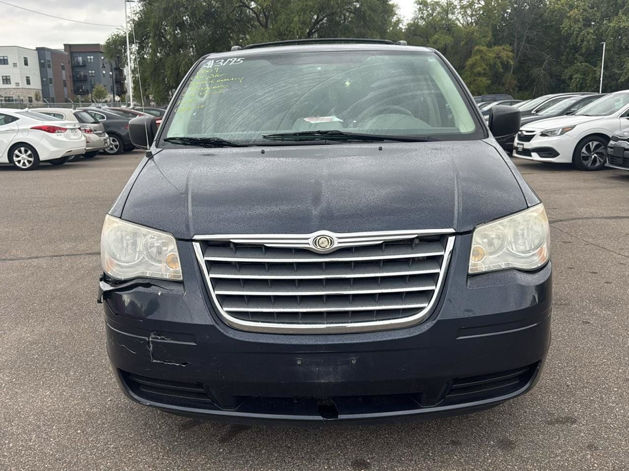 Used 2009 Chrysler Town & Country LX FWD image 2