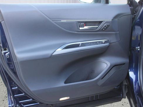 Used 2023 Toyota Venza XLE image 42