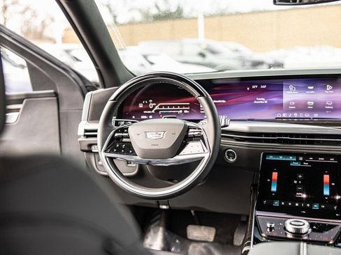 Used 2025 Cadillac Escalade Luxury image 39