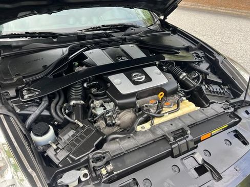 Used 2015 Nissan 370Z Coupe RWD image 29