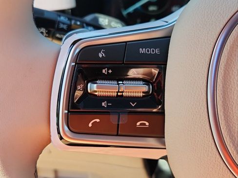 Used 2023 Kia Sorento SX Prestige image 17