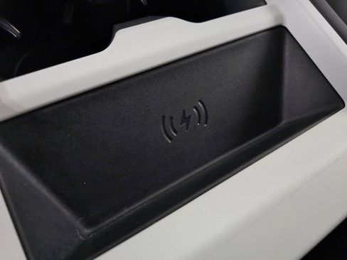 Used 2025 Land Rover Defender 110 S image 34