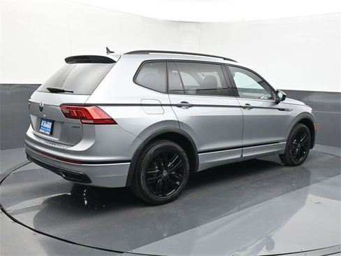 Used 2022 Volkswagen Tiguan SE R-Line image 5