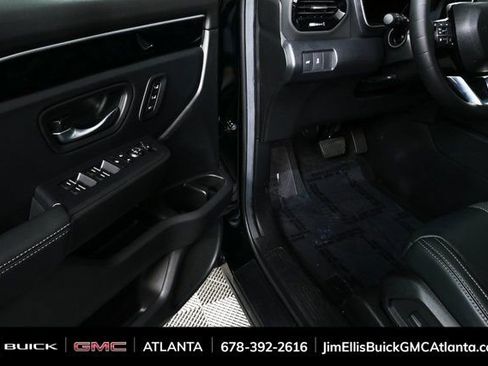 Used 2025 Honda Pilot Touring image 7