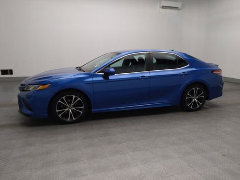 Used 2019 Toyota Camry SE FWD image 2