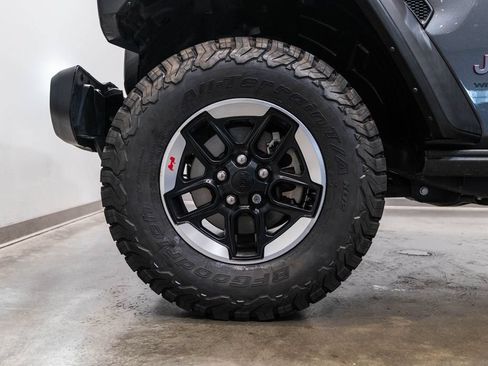 Used 2021 Jeep Wrangler Unlimited Rubicon w/ Dual Top Group AWD/4WD image 12