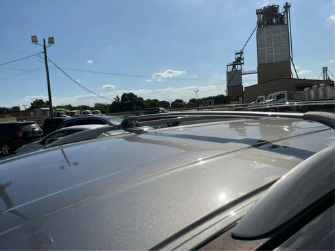 Used 2020 Nissan Pathfinder S FWD image 11