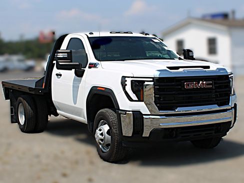 Used 2024 GMC Sierra 3500 Pro w/ Convenience Package AWD/4WD image 3