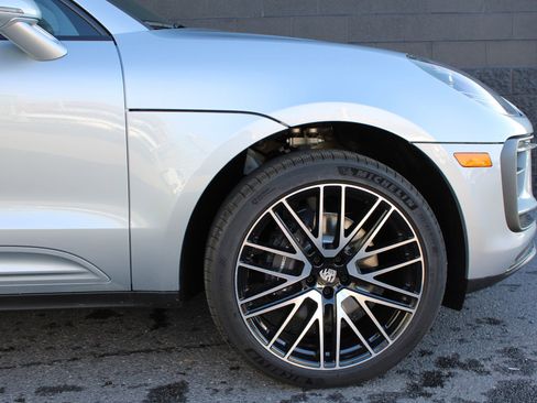 New 2026 Porsche Macan image 11