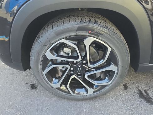 New 2025 Chevrolet Trax RS w/ Sunroof Package image 9