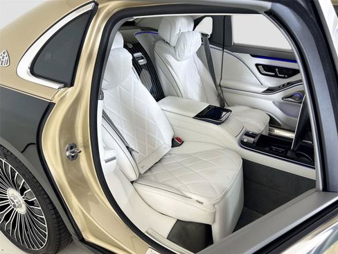 Used 2025 Mercedes-Benz Maybach S 680 4MATIC image 35