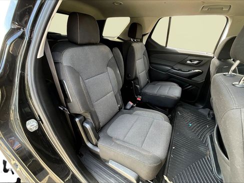 Used 2020 Chevrolet Traverse LT image 25
