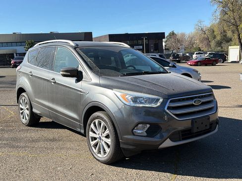 Used 2017 Ford Escape Titanium image 3