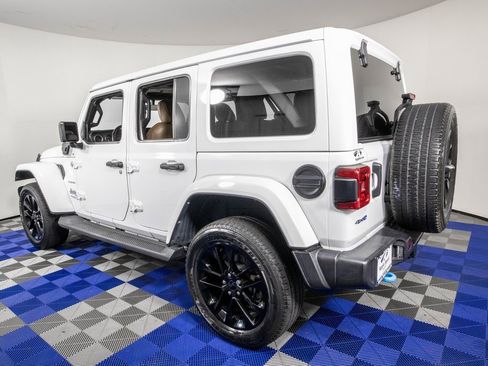 Used 2022 Jeep Wrangler Unlimited Sahara image 7