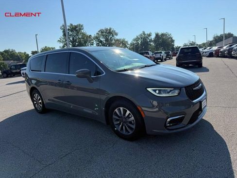 Used 2022 Chrysler Pacifica Touring-L FWD image 9