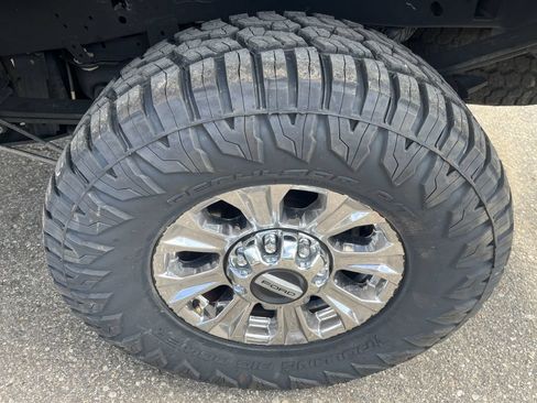 Used 2018 Ford F250 XLT w/ XLT Premium Package AWD/4WD image 17