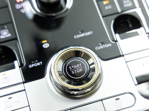 Certified 2026 Bentley Flying Spur V8 AWD/4WD image 33