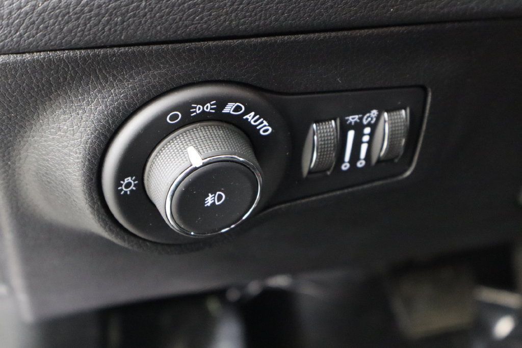Used 2021 Jeep Compass Limited w/ Sun and Sound Group AWD/4WD image 23