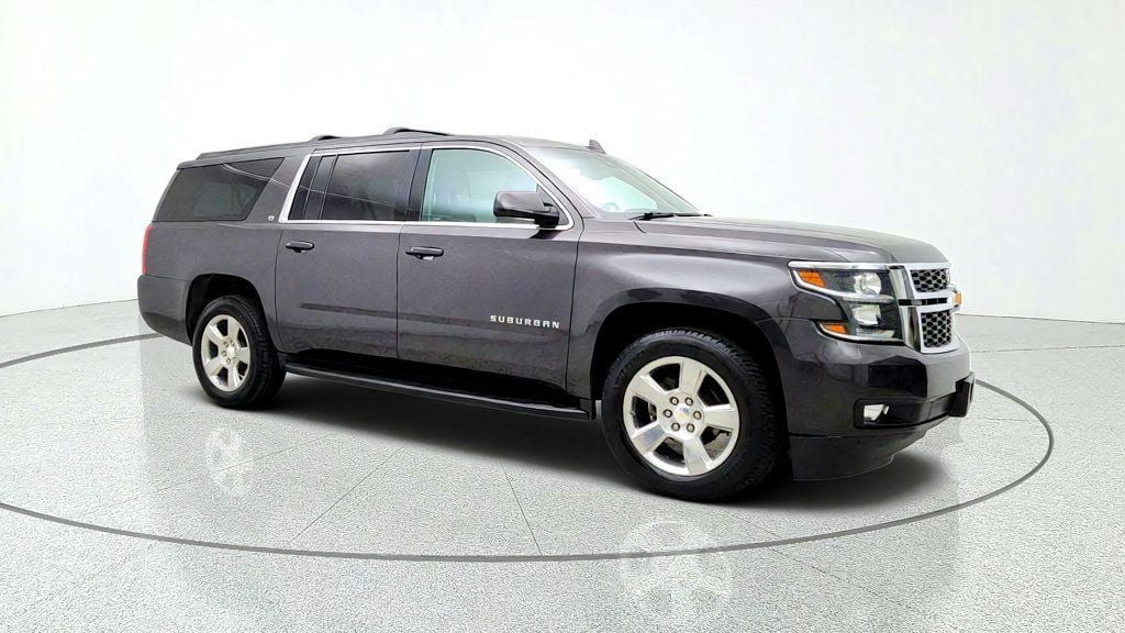 Used 2018 Chevrolet Suburban LT w/ Luxury Package AWD/4WD image 3