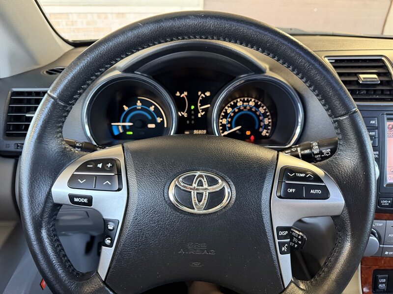 Used 2012 Toyota Highlander Limited AWD/4WD image 23