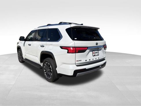 Used 2025 Toyota Sequoia Limited w/ Tow Technology Package AWD/4WD image 6