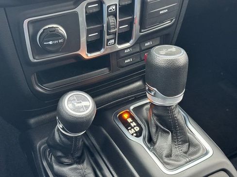 Used 2023 Jeep Wrangler Unlimited Sport AWD/4WD image 32