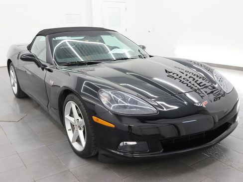 Used 2011 Chevrolet Corvette Convertible w/ Preferred Equipment Group RWD image 2