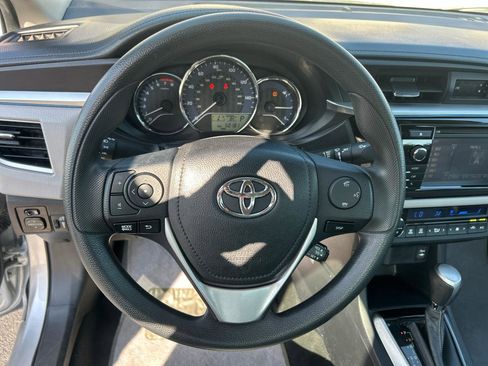 Used 2015 Toyota Corolla LE FWD image 12