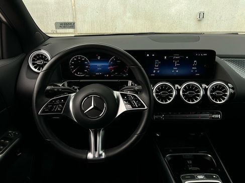 Used 2025 Mercedes-Benz GLA 250 image 14