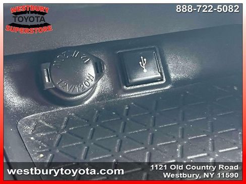 Used 2022 Toyota RAV4 XLE Premium AWD/4WD image 34