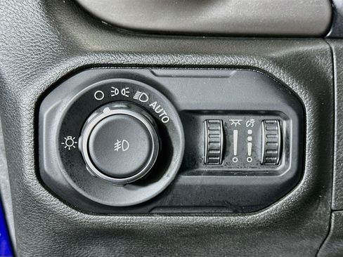 Used 2019 Jeep Wrangler Unlimited Sport S AWD/4WD image 17