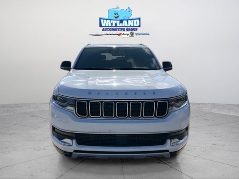 Certified 2024 Jeep Wagoneer L Series II w/ Flexible Seating Group image 34
