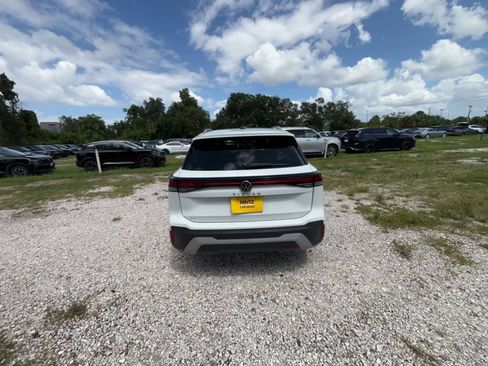 Used 2026 Volkswagen Tiguan SE FWD image 12
