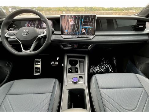 New 2026 Volkswagen Tiguan SE R-Line FWD image 5