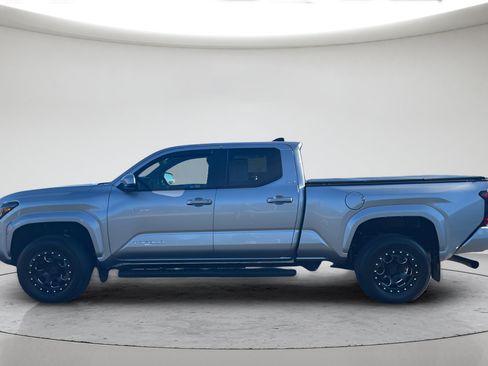 Certified 2025 Toyota Tacoma SR5 AWD/4WD image 6