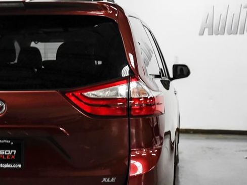 Used 2019 Toyota Sienna XLE Premium FWD image 41
