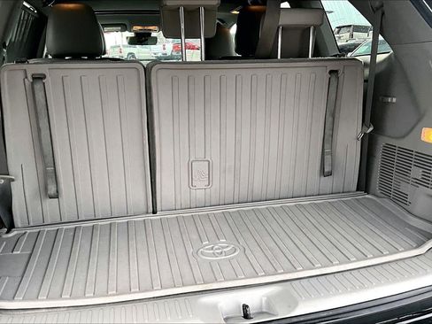 Used 2017 Toyota Highlander XLE AWD/4WD image 4