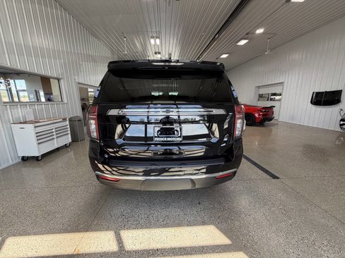 Used 2024 Chevrolet Suburban LT w/ Luxury Package AWD/4WD image 4