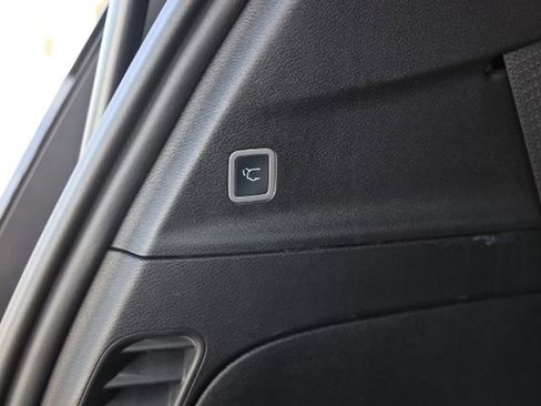 Used 2026 Chrysler Pacifica Select image 27