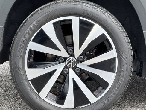 Used 2022 Volkswagen Taos SE image 11