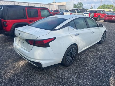 Used 2025 Nissan Altima 2.5 SV FWD image 3
