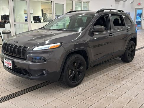 Used 2017 Jeep Cherokee Limited image 9