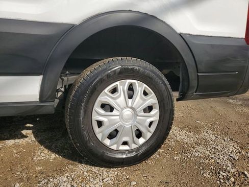 Used 2022 Ford E-Transit Medium Roof image 6