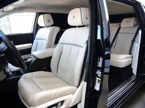 Used 2024 Rolls-Royce Phantom Extended Wheelbase w/ The Phantom Package image 10