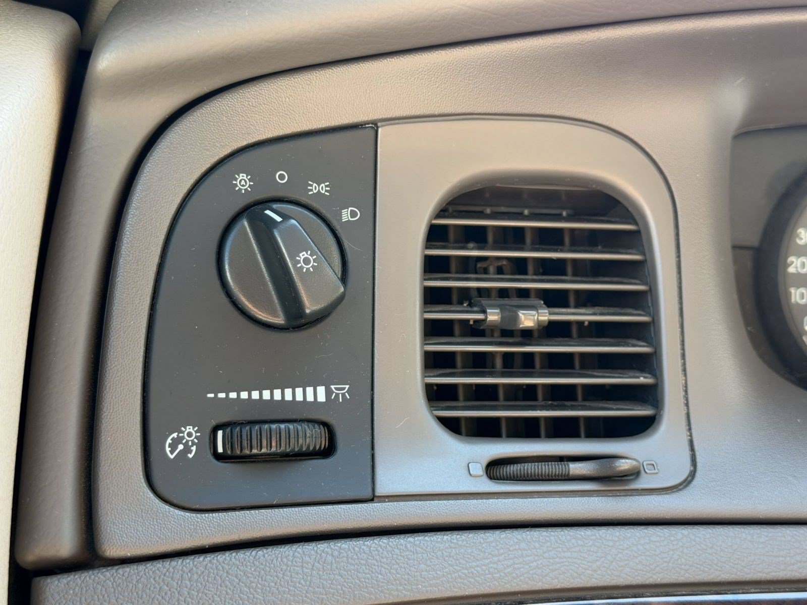 Used 2011 Mercury Grand Marquis LS RWD image 17