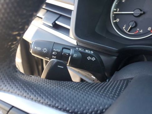 Used 2025 Mitsubishi Outlander SE image 24